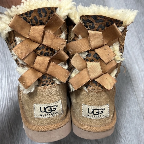 UGG Australia Girls' Leopard Bailey Bow Boots/ size 11 - Picture 2 of 12